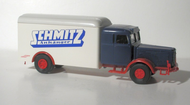 B�ssing 8000 S 13 Pritschenwagen 'Fehr' von Brekina