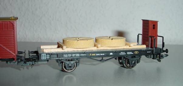 Flachwagen mit M&uuml;hlsteinen