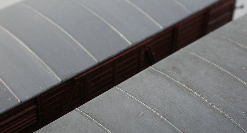 Zwei Blechd&auml;cher, verschieden behandelt