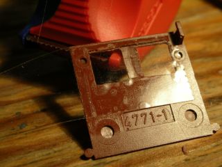 Tesafilm hinter die Fenster